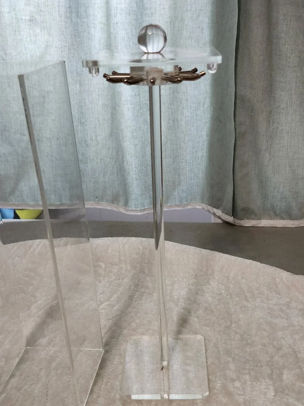 No Brand, Clear Acrylic Jewelry Stand.  12 3/4